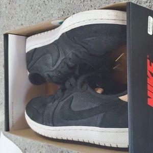 Air Jordan Retro Low OG Premium Size 8.5